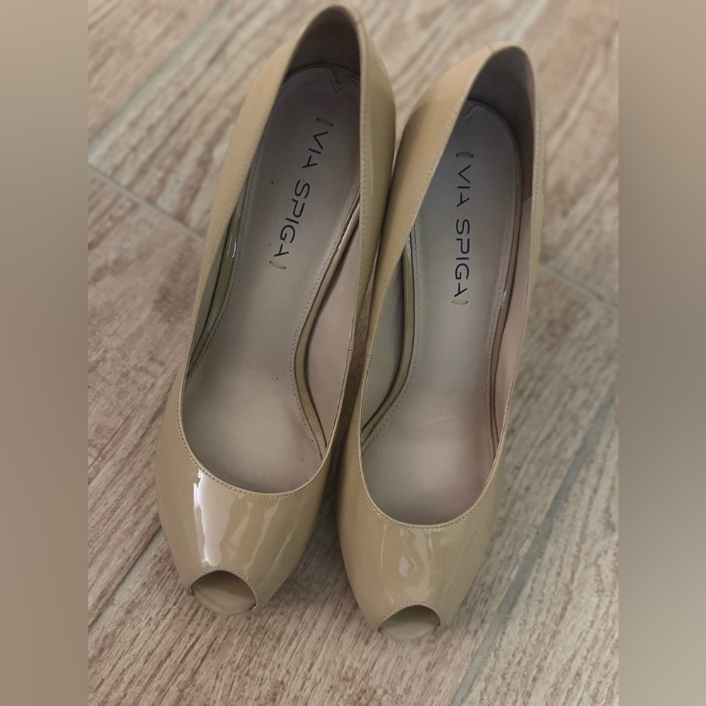 Via Spiga Tan Patent Peep Toe Heels